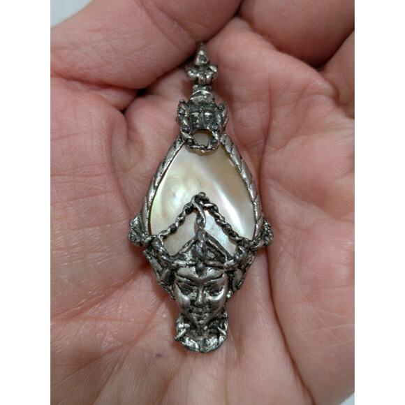 Selro Selini Silver Tone Face Mask Mother Of Pearl Unique Costume Brooch Pin - Picture 7 of 7